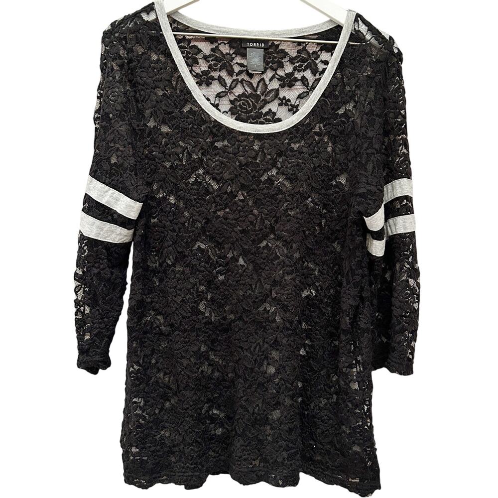 TORRID Black Lace Football Tee Gray White Striped Sleeves Size 0 12/L